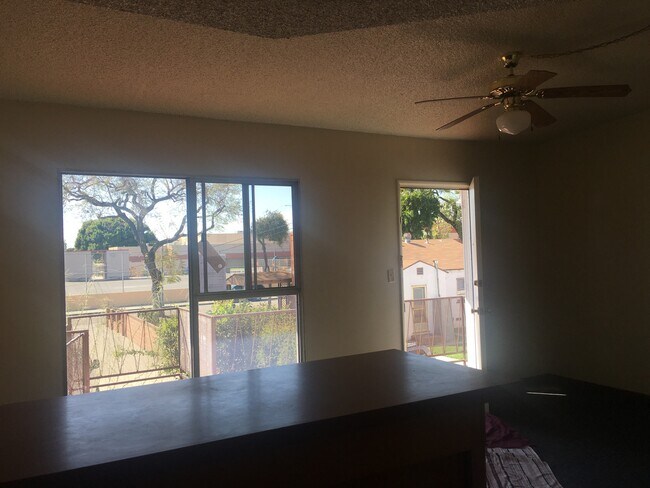 Comedor/sala de estar - 9826 San Miguel Ave