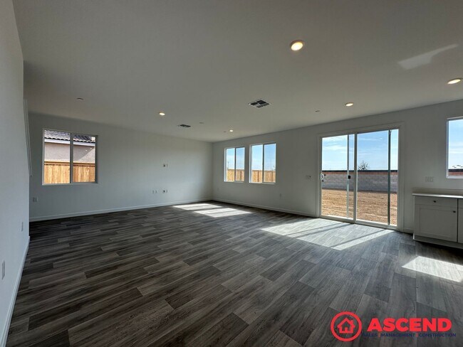 Building Photo - 4 Bedroom Home in Gossamer Grove!