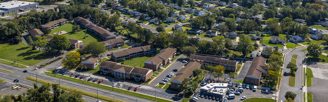 Building Photo - Woodland Springs