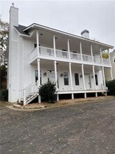 Building Photo - 654 Elm St