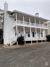 Building Photo - 654 Elm St