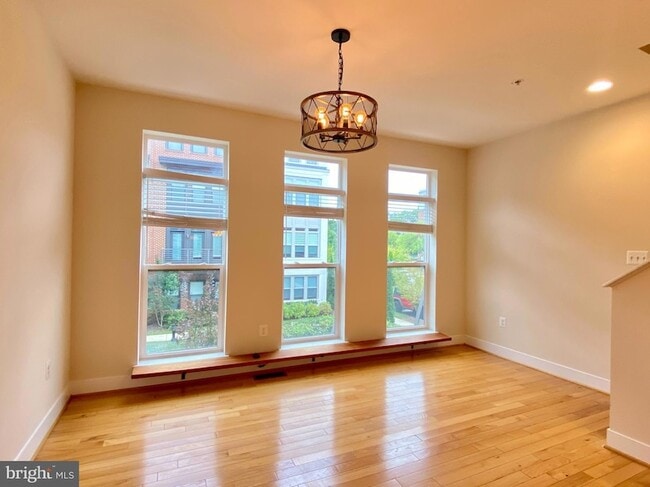 Building Photo - 924 King Farm Blvd