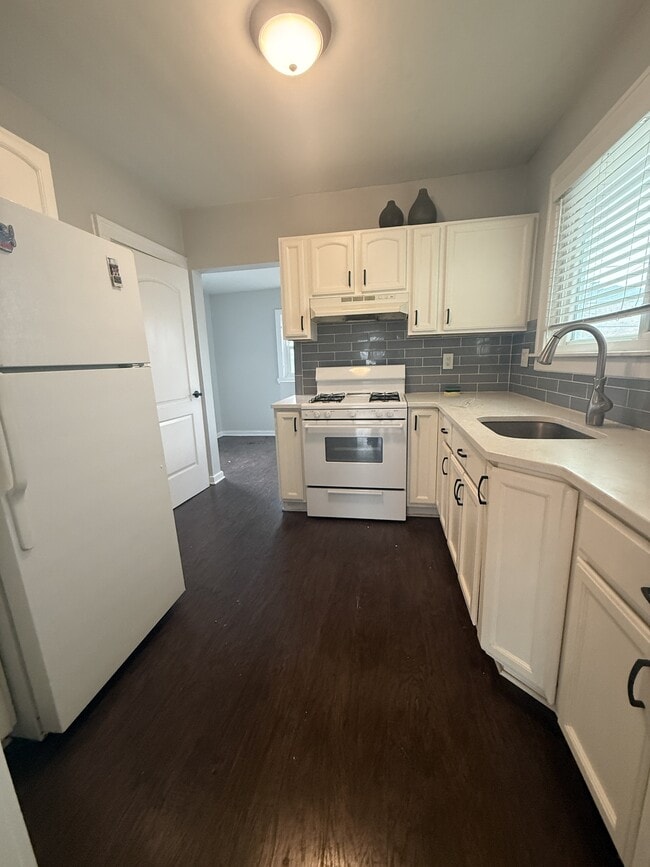 Foto del edificio - 221 E Bennett St