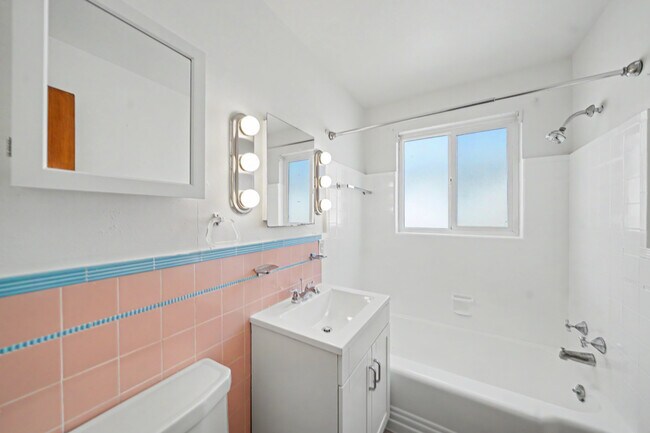 Foto del edificio - 1443 N Jasmine-