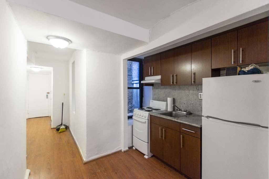 Primary Photo - 229 East 67th Street
