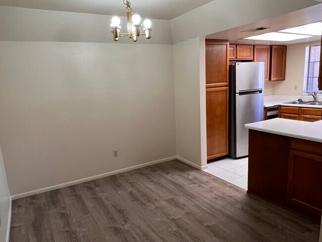 Foto del edificio - 700 E Mesquite Cir