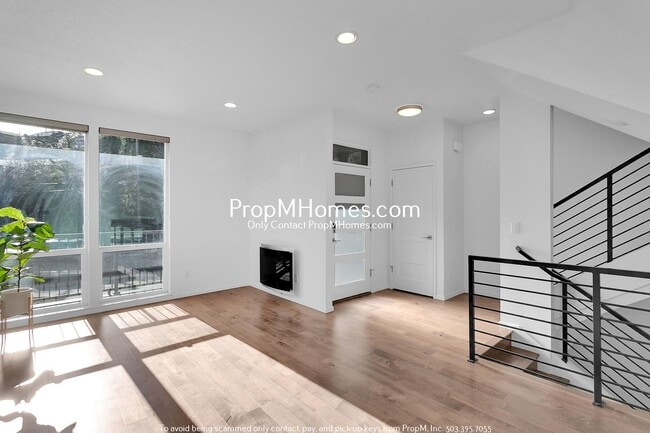 Building Photo - Mt. Tabor Three Bedroom Stunner!