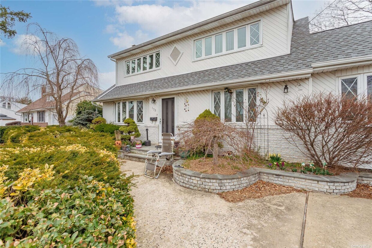 Primary Photo - 175 Wickfield Ln