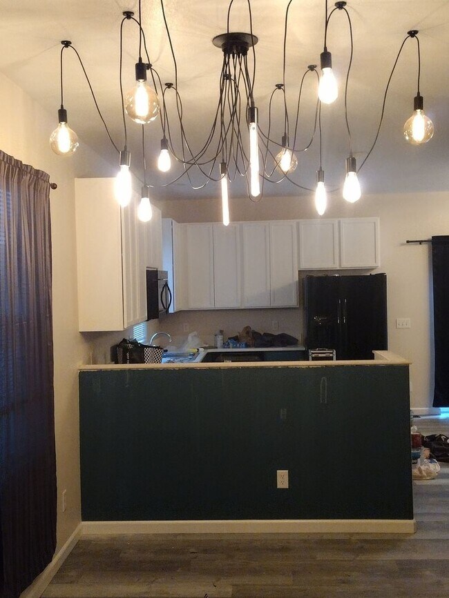 Building Photo - MOUNTAIN VIEWS 3br, 2.5ba Townhome End-Uni...