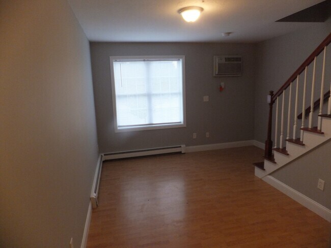 Foto del edificio - 1581 Commercial St