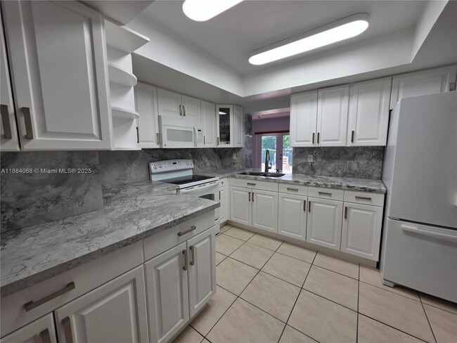 Foto del edificio - 14760 Lewis Rd