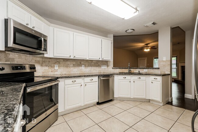 Foto del edificio - 12035 Thornecrest Dr