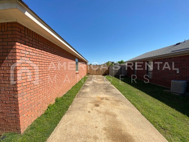 Foto del edificio - Home for rent in Montgomery!!! COMING SOON!