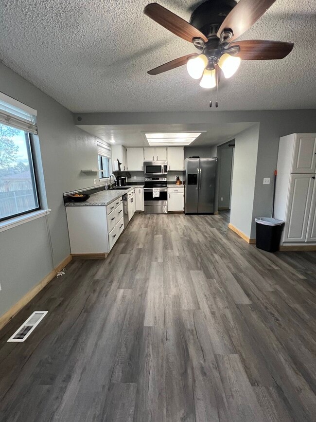 Building Photo - 100 Hills W Way