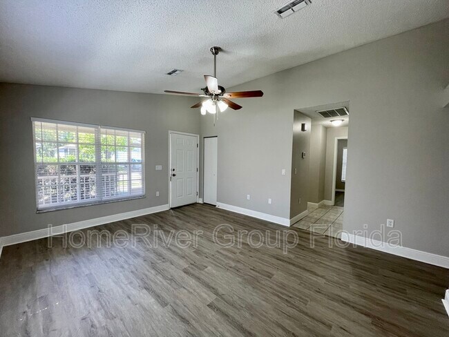 Foto del edificio - 7834 Chadwick Dr