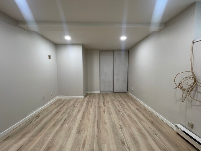 Photo du bâtiment - Private Studio/ 1 Bed Close To Mac!