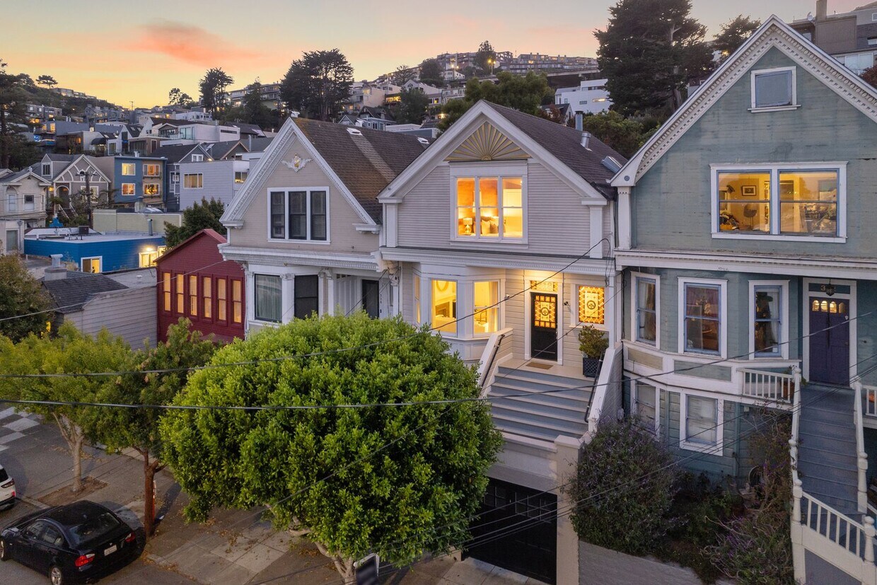 Primary Photo - Classic, Restored 4BR/2.5BA Edwardian w/ L...