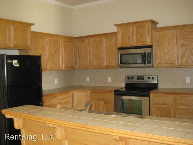 Building Photo - 4 br, 2 bath House - 905 Eagle Cliff Dr