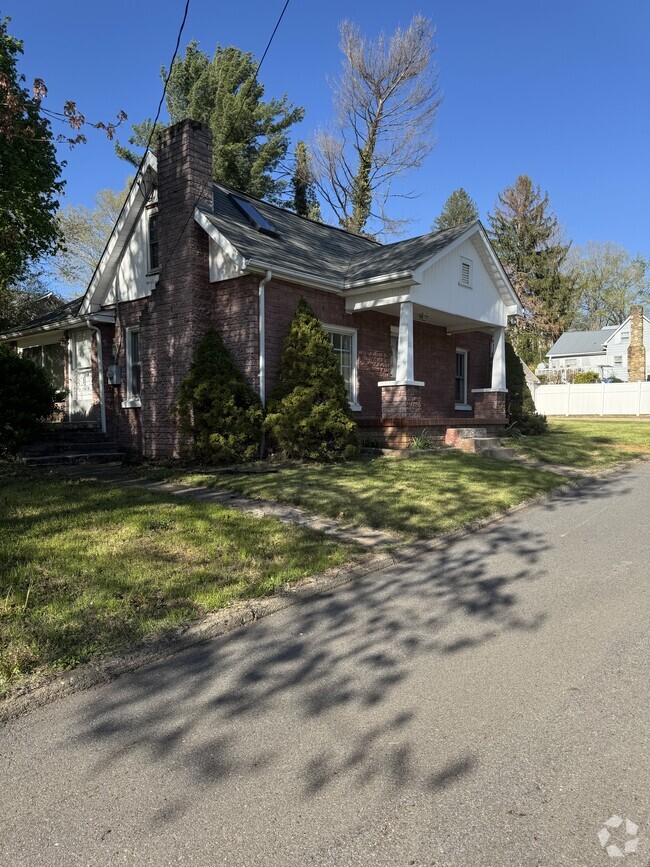 Building Photo - 73 Stamey St