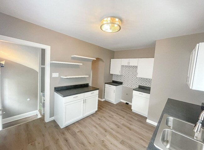 Foto del edificio - 2948 N 56th St