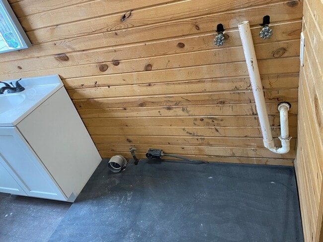 Building Photo - Spacious 5 bedroom Home Wausau