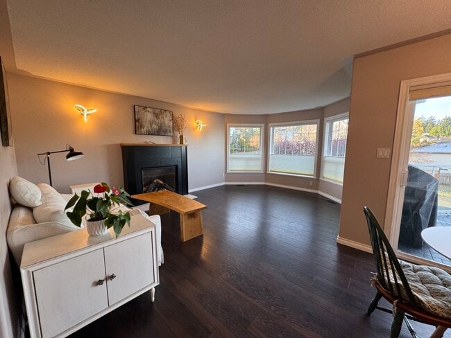 Building Photo - 5350 Bayshore Dr