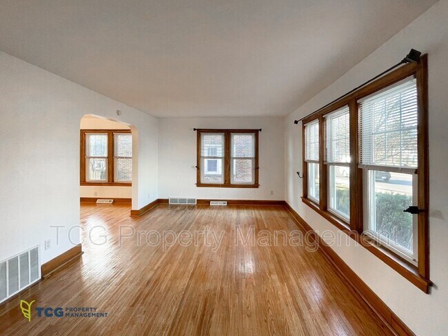 Building Photo - 1010 Joliet St