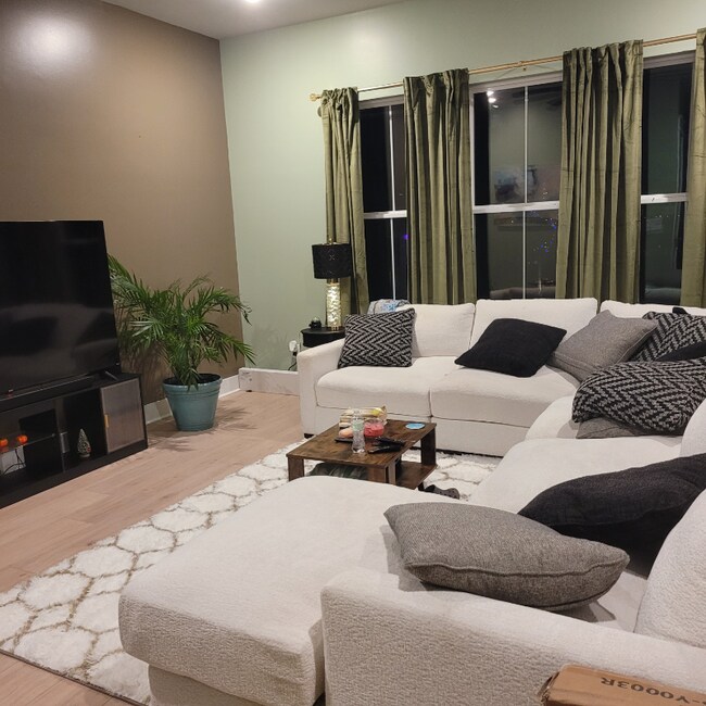 Building Photo - 201 Denham St