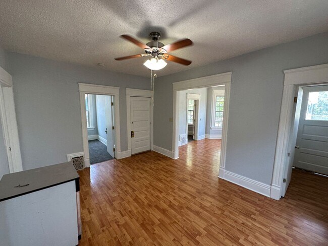 Foto del edificio - 2215-2217 W Mineral St. (Duplex)