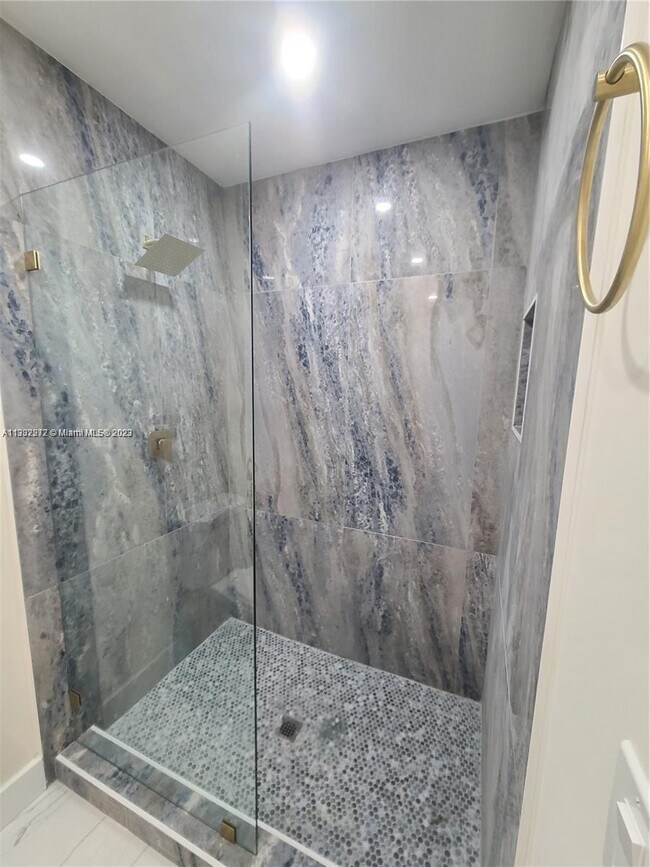 Building Photo - 3981 SW 60th Ct