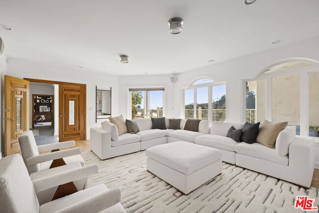 Building Photo - 1939 Stradella Rd