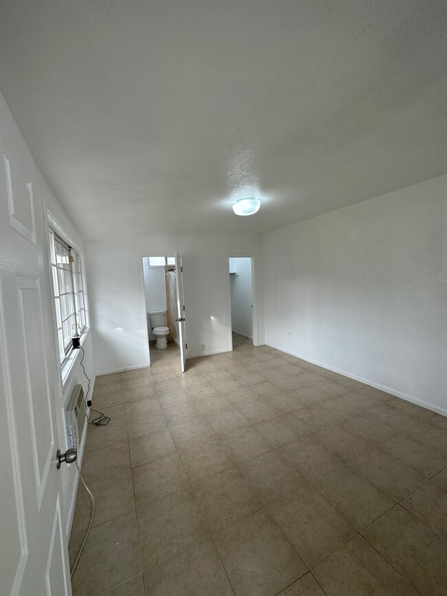 Building Photo - 3449 Caspian Ave