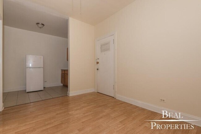 Building Photo - 1 bedroom in CHICAGO IL 60625