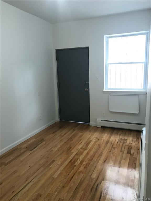 Foto del edificio - 729 E 211th St