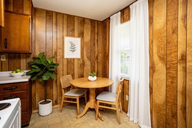 Building Photo - East Court Apartments