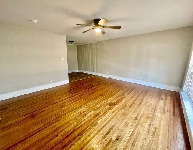 Foto del edificio - Welcome to Burgess2937, A Newly renovated charming 2-bedroom, 1-bathroom Duplex located in the vi...