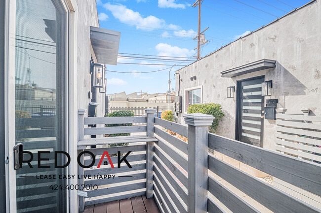 Building Photo - 836 N Van Ness Ave