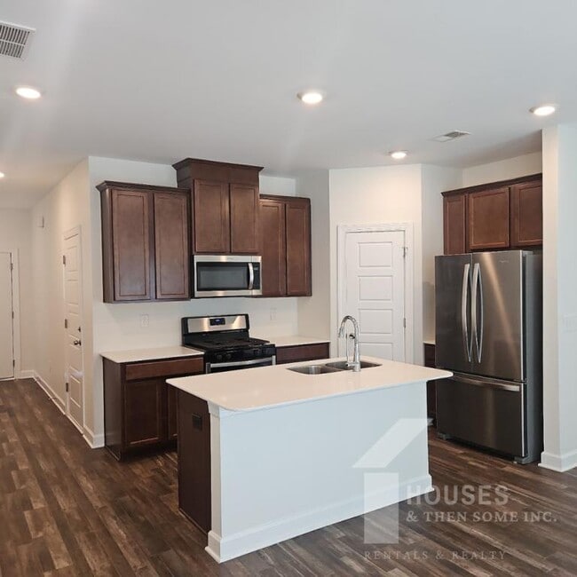 Foto del edificio - 614 Reese Ln