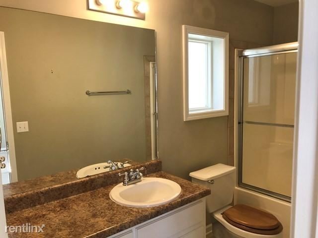 Building Photo - 3 br, 2.5 bath Townhome - 130 Coral Lane 130
