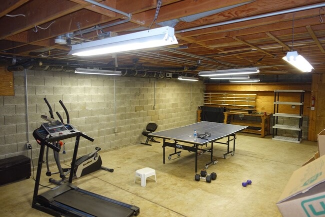 Building Photo - Spacious Los Altos home, walk to highly rated Los Altos schools! Cul de sac location,  big back y...