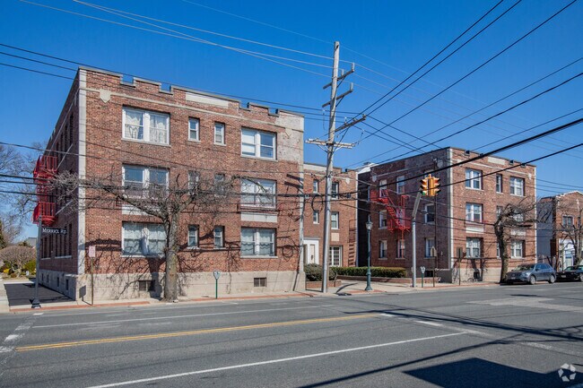 Building Photo - 477 Merrick Rd
