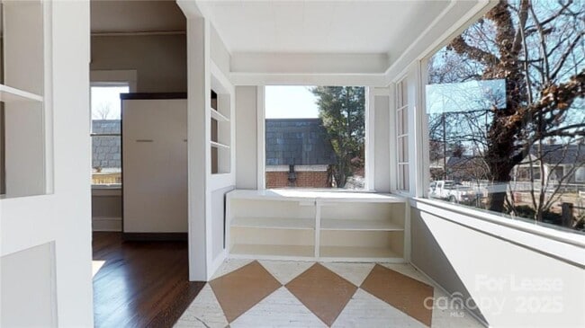 Building Photo - 428 Hawthorne Ln