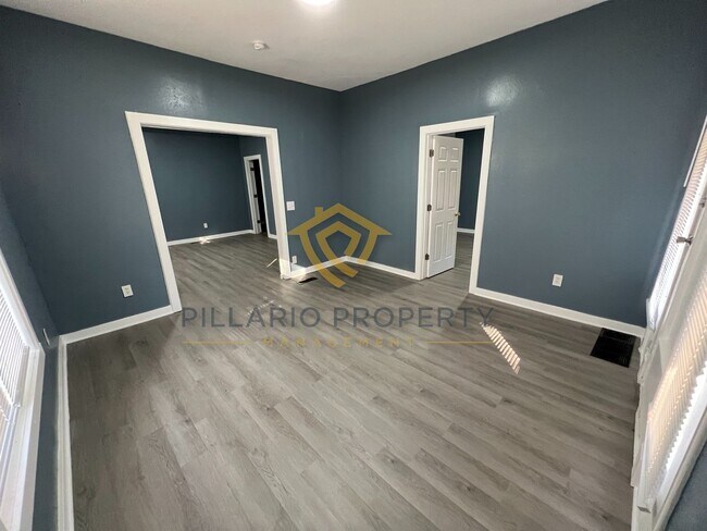 Building Photo - $500 OFF MOVE-IN SPECIAL!!! Close to Woodr...