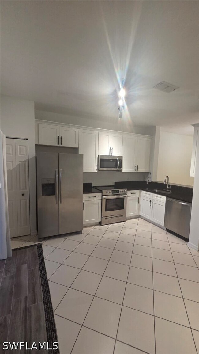 Foto del edificio - 3642 Pine Oak Cir
