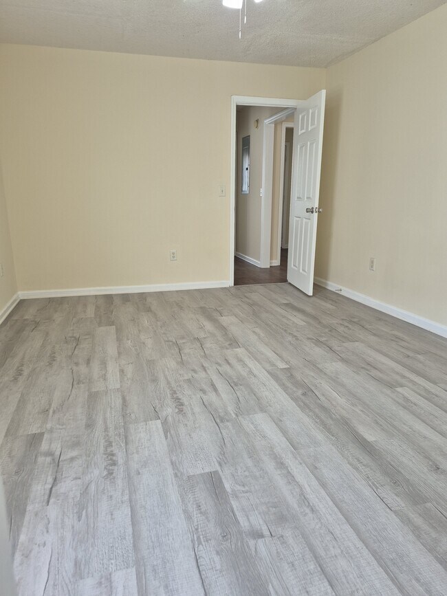 Foto del edificio - 1316 Edgewood Dr