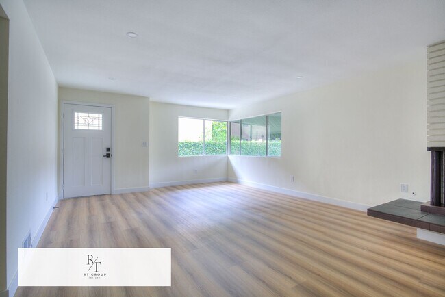Foto del edificio - 1032 S Golden W Ave