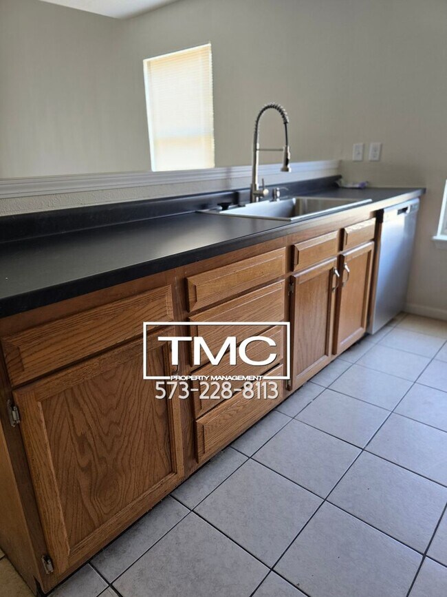 Foto del edificio - 4304-4306 Derby Ridge