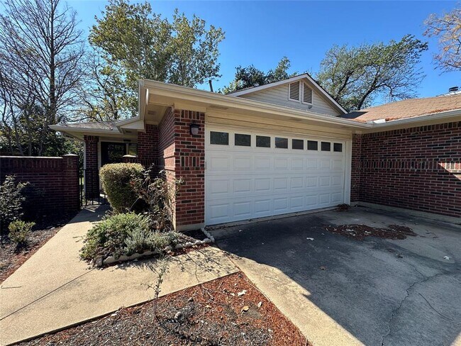 Foto del edificio - 1003 Markham Ln