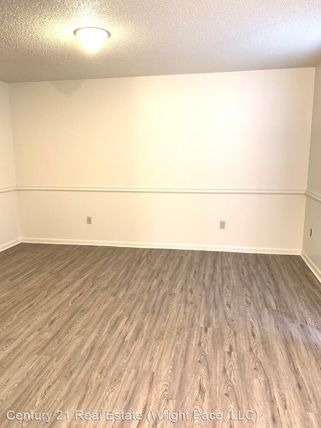 Building Photo - 2 br, 1 bath House - 711 Vine #2