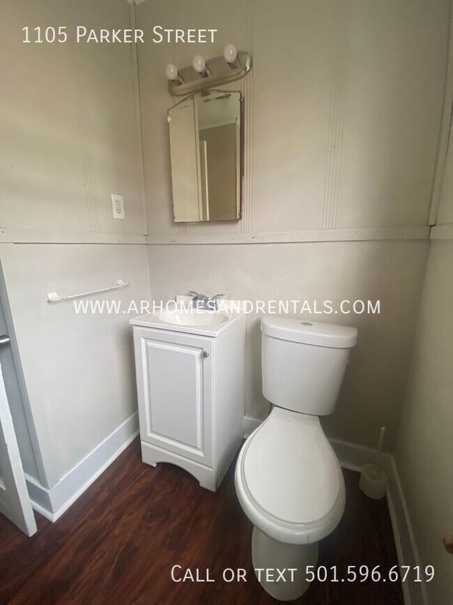 Building Photo - 1105 Parker Street | $495 | 1 bed, 1 full ...